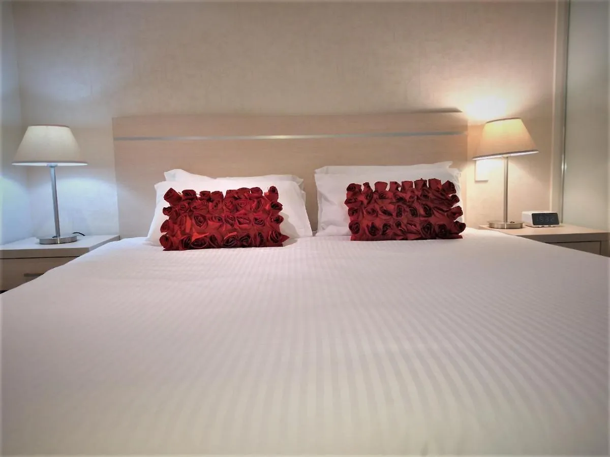 Hi 5 Star Luxury Adelaide City Apartment